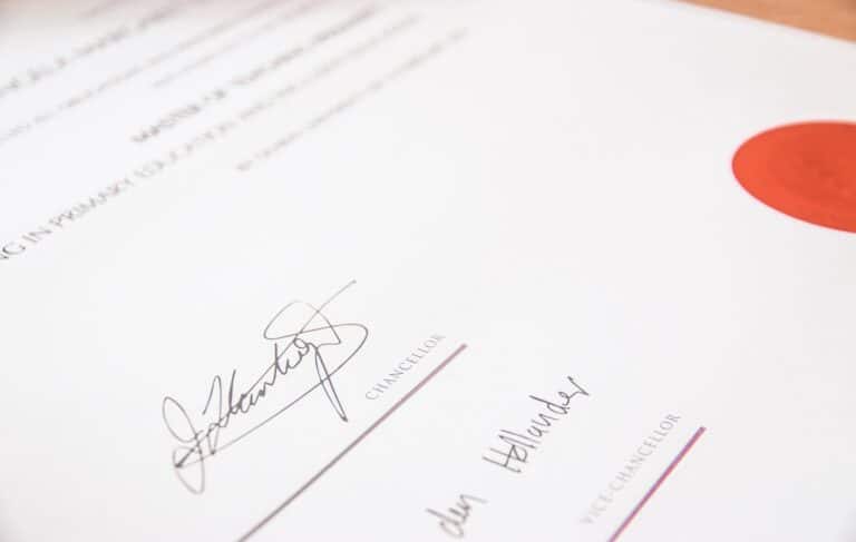 signature contrat - Shyfter.fr